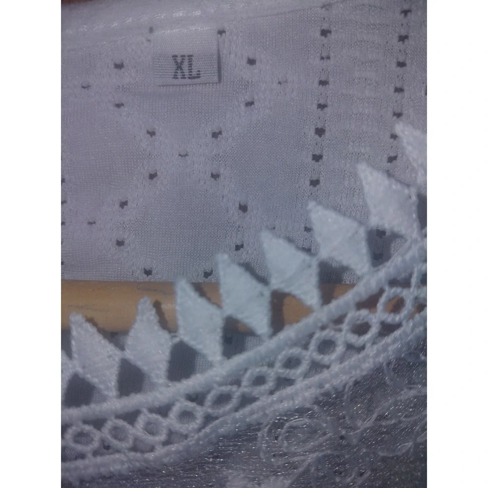 White Eyelet Lace Bib Short Sleeve Blouse Keyhole Back Top Womens XL - Picture 3 of 5